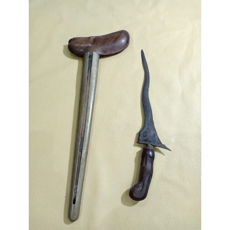 Keris luk 3 patrem  panjang bilah 22 cm. Harga 600.000