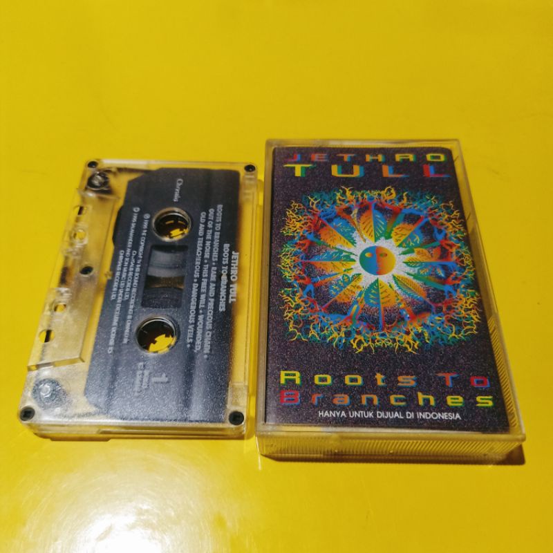 Kaset JETHRO TULL Roots To Branches