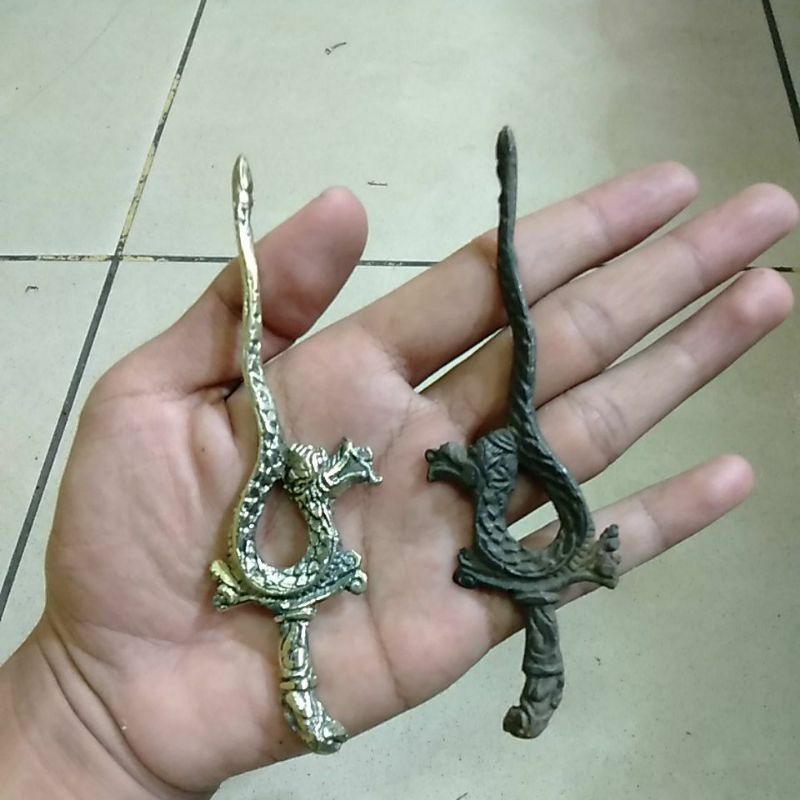 Leong naga kuningan sari