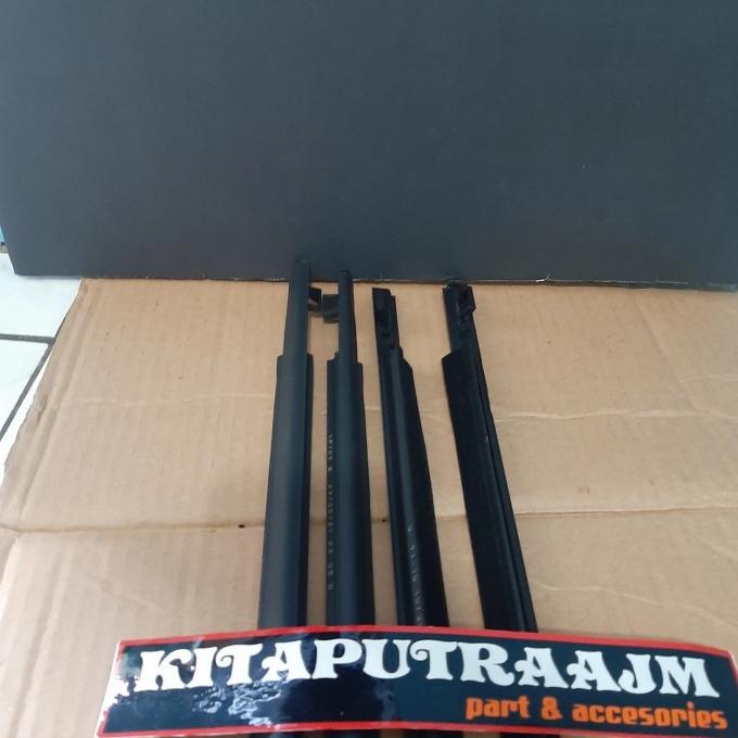 Pelipit Kaca Luar Avanza Xenia Vvti / Karet Pelipit Kaca Avanza
