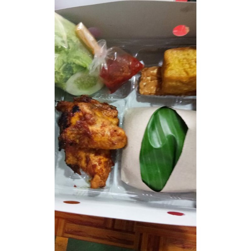 

Nasi box, Ayam Bakar/ikan bakar, Ayam Goreng/ikan goreng