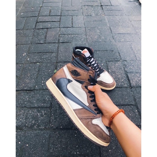 travis scott jordan 1s