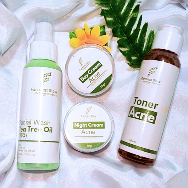 FARMEST GLOWING ACNE + TONER
