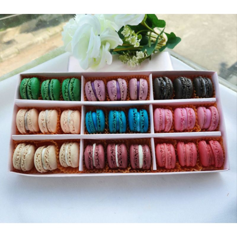 

Baby Macaron Box isi 27 pcs