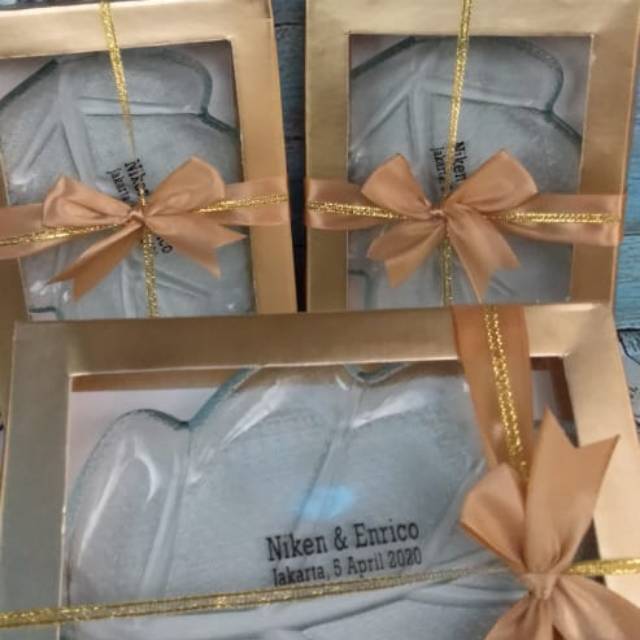 Souvenir pernikahan piring daun plus cetak sablon nama plus kemas box