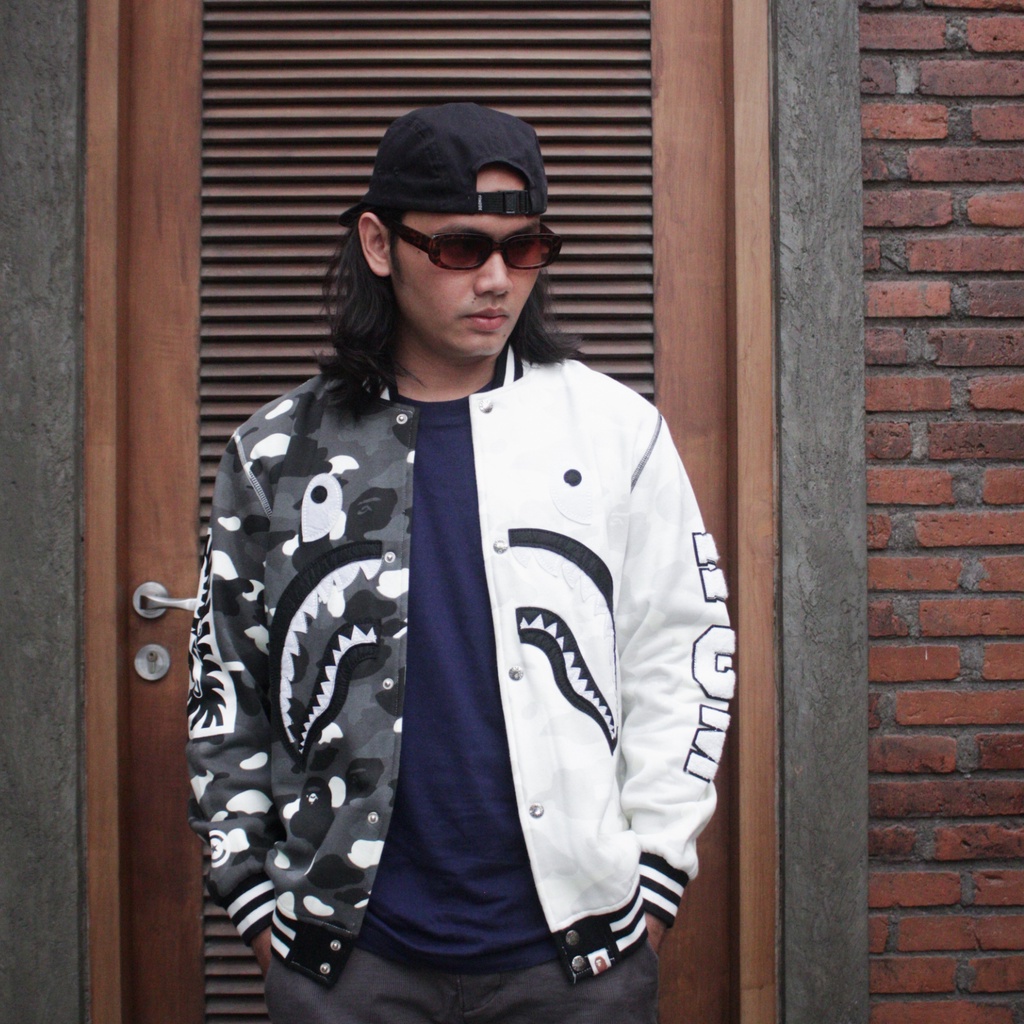 Jaket vintage celana kaos varsity sukajan hoodie crewneck second Bape City Camo Shark Sweat Varisty