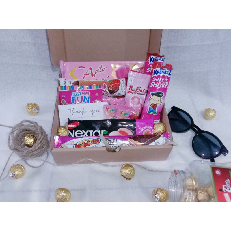 

Gift box | Snack box| Box snack | Hampers (wisuda/ulang tahun/anniversary/lebaran)
