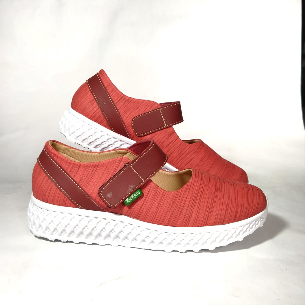 Sepatu Sendal Sandal Wanita perempuan wedges dengan hak 2 cm untuk jalan santai, traveling, Bepergian, Jalan-jalan Motif Cantik dan Keren Warna Maroon