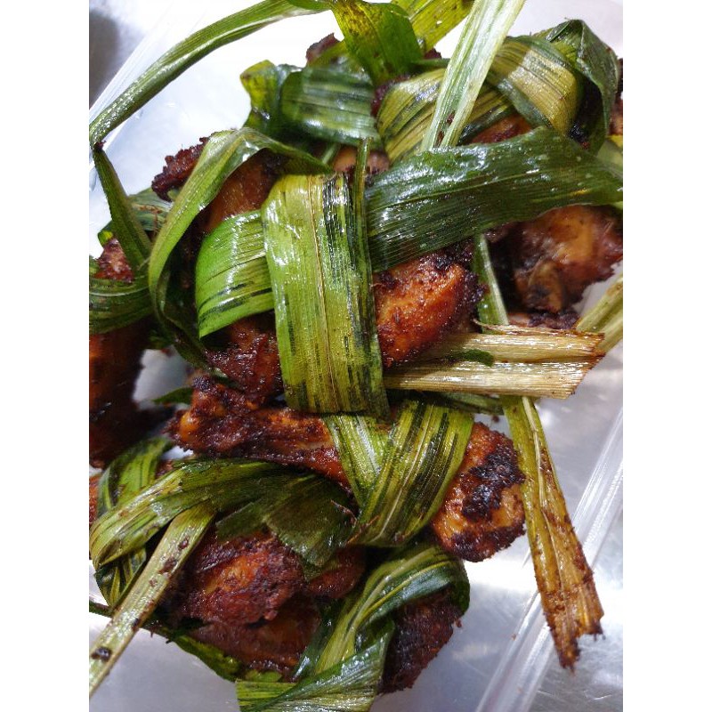 

AYAM GORENG PANDAN (UNGKEP) MADAM HUANG