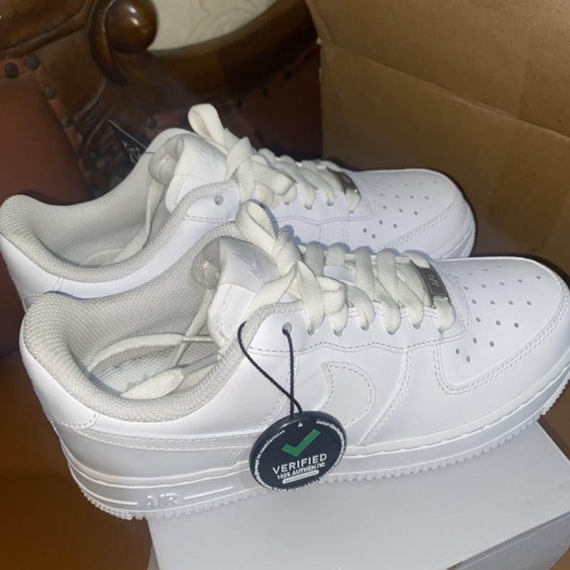 WTS NIKE AF1 07 Triple White (W) from@/kick.avenue