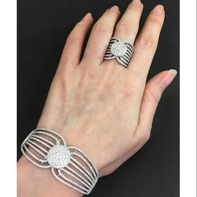 Set gelang dan cincin replika berlian