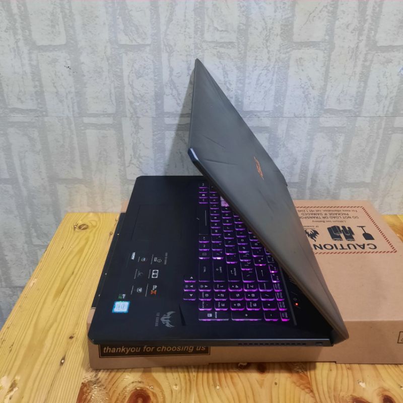 Laptop ASUS TUF GAMING FX705G COR i7 GEN 8 RAM 8GB/SSD 512GB GTX1060 6GB Dedicated Aura  RGB keyboard