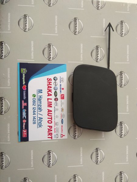 Tutup Derek Cover Towing Depan Nissan New Grand Livina Original