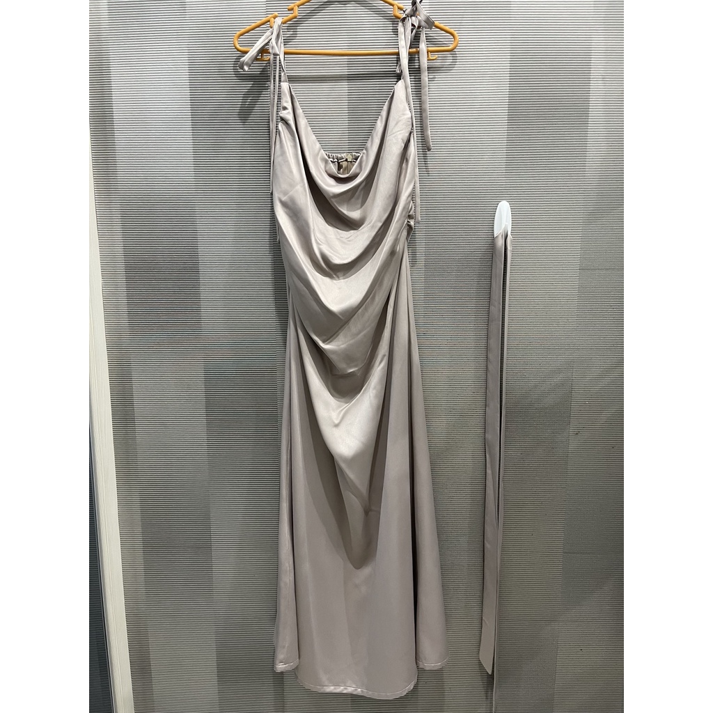 Gaun Pesta Silver Grey