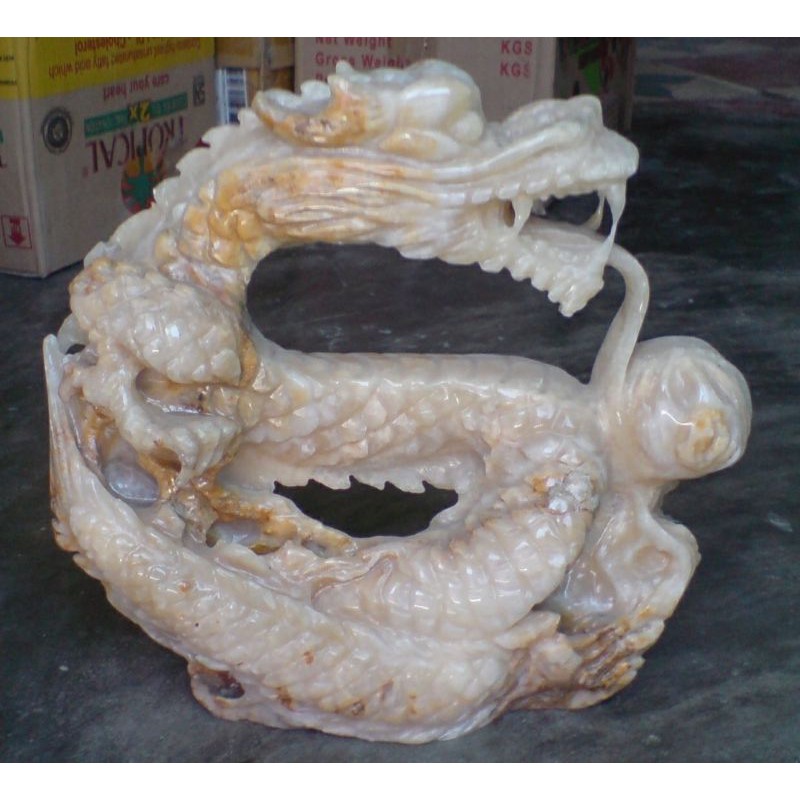 Patung Naga Onyx