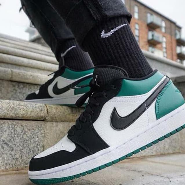 ★ ON SALE SEPATU SNEAKERS KASUAL★ SEPATU BASKET NIKE AIR JORDAN 1 LOW GREEN - HIJAU, 40 S2030606
