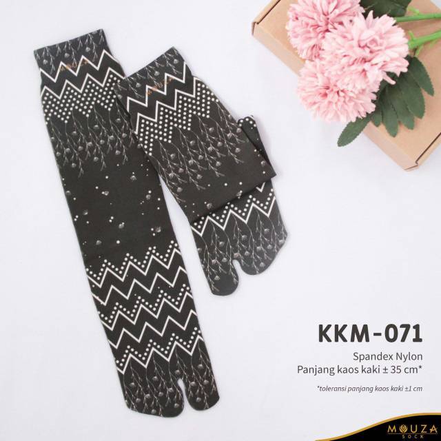 KAOS KAKI MOTIF II  MOUZA