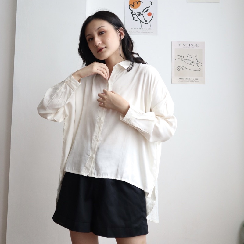 Mrs Sakura Vneck Shirt Blouse Kemeja Oversize / Kemeja Kantor / Kemeja Korea / Kemeja Oversized / Atasan Wanita