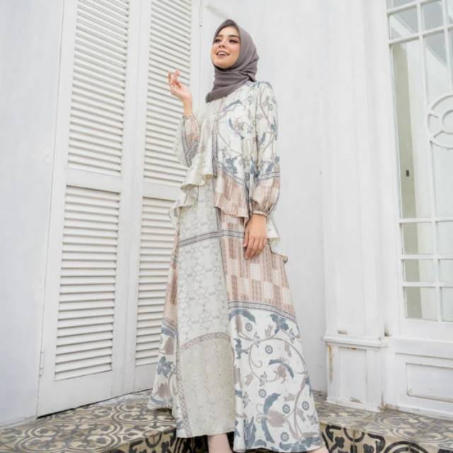 Rumi dress wearing klamby