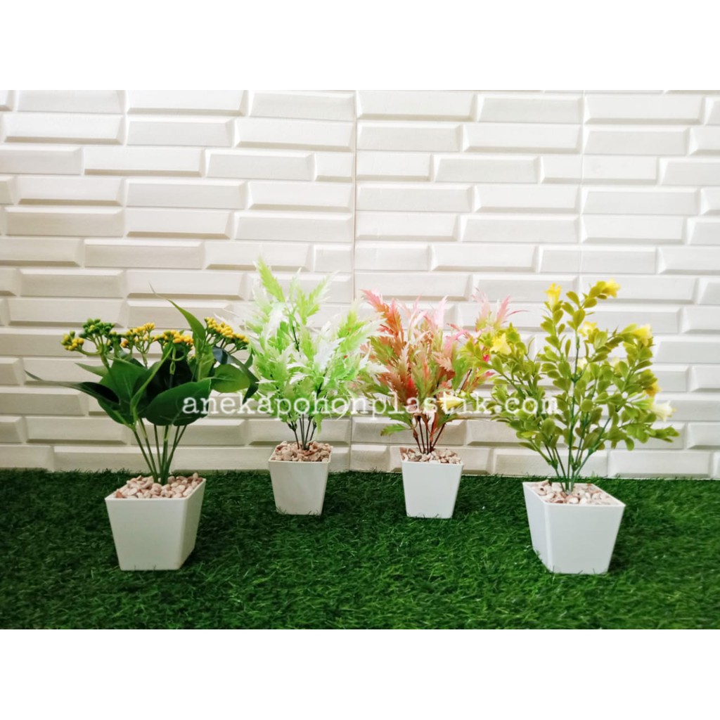 Bunga Plastik Mini Dengan Pot Plastik Putih Kotak / Pajangan Tanaman Bunga Artificial Palsu Unik