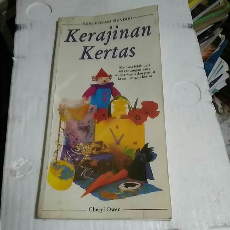 

Buku Kerajinan Kertas (Memuat 60 Rancangan Kerajinan Kertas yang Menarik,)