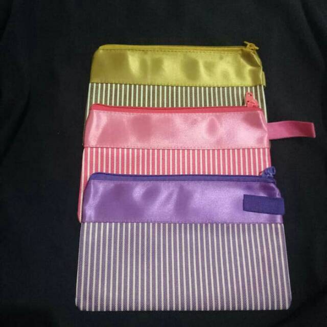 Souvenir Pernikahan Pouch Salur Kemas Mika motif