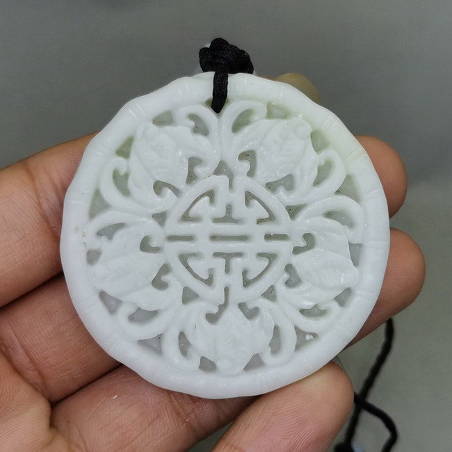 Liontin Batu Giok Asli