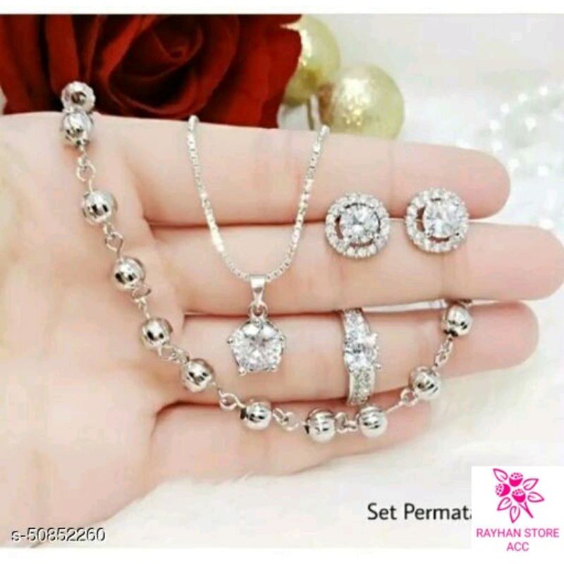 SET PERMATA BOLA WARNA SILVER  PERHIASAN WANITA