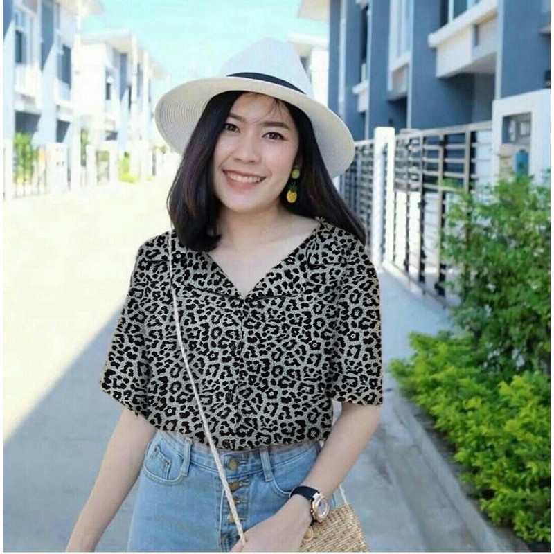 kemeja tutul lengan pendek / atasan leopard lengan pendek / tshirt leopard