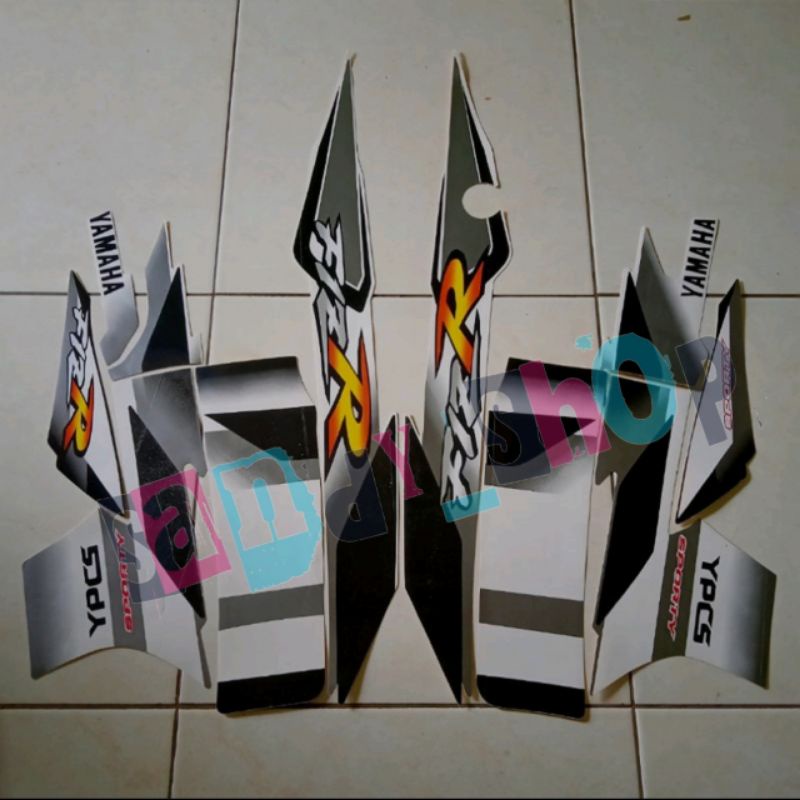 Striping Yamaha F1ZR Hitam-Silver