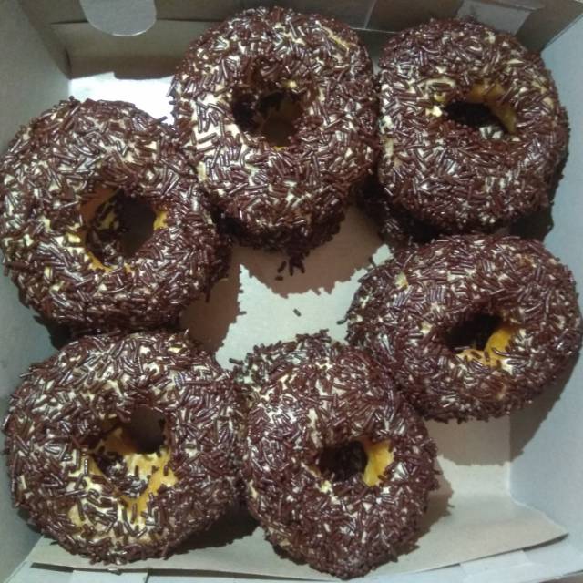 

Donat kampung mesis dan gula halus
