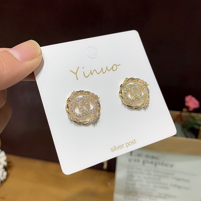 Anting Tusuk Mutiara Elegan Untuk Wanita