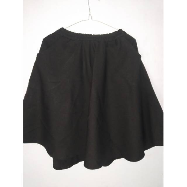 Rok skirt pendek hitam rempel