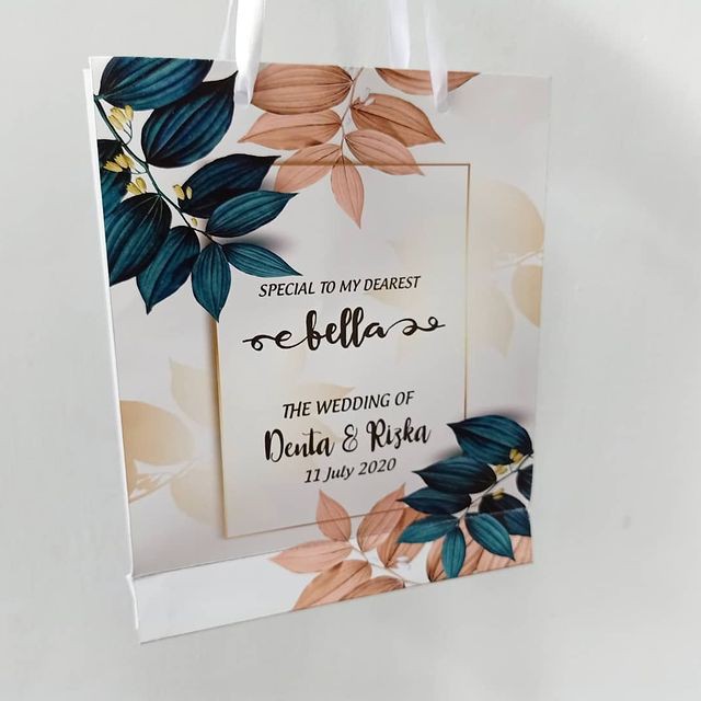 

Paper bag kecil 18x22x5cm / paperbag bridesmaid / tas kertas / tas kemasan /paperbag wedding