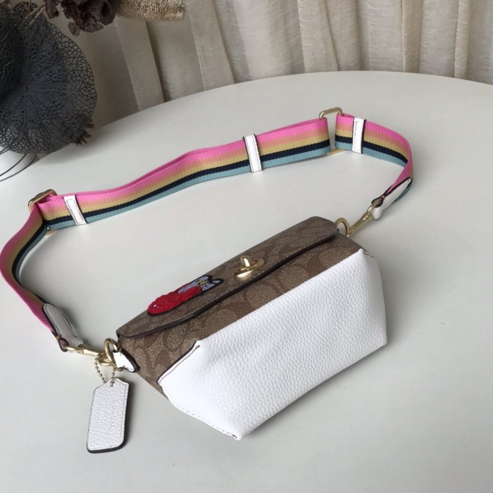 Tas Selempang Coach Snoopy co-branded the new KARLEE series exquisite