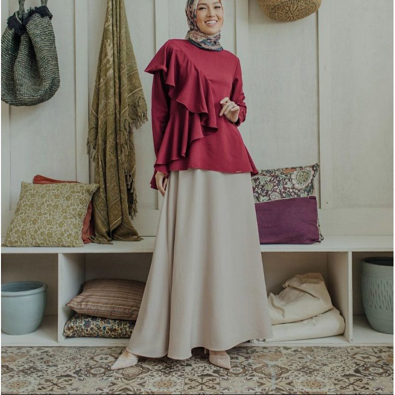 sienna blouse wearing klamby