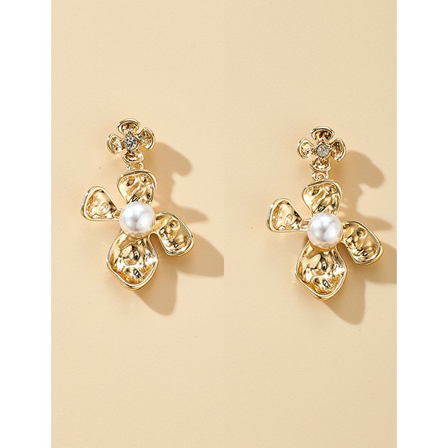 LRC Anting Tusuk Fashion Golden Geometrical Dropped Flower Alloy Hollow K51472