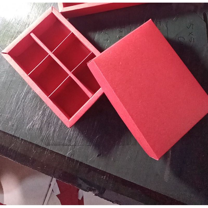 

new box sekat 6 (3cm persekat dan tinggi 3cm) tutup bisa pilih varian