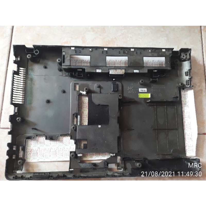 CASING BAWAH bottom case base samsung np300e4c np300e4x ba75-0337