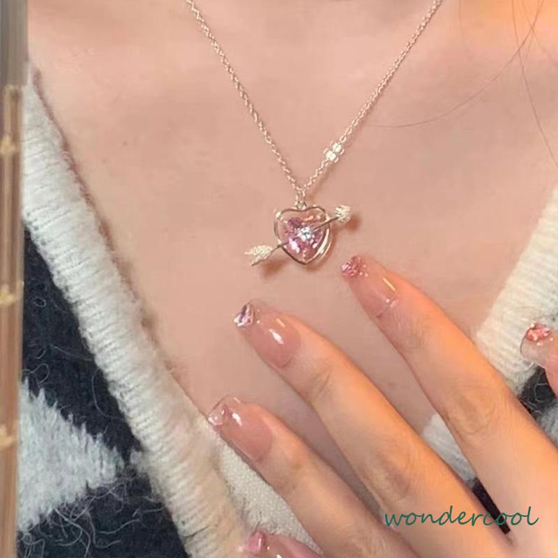 Perhiasan Kalung Bentuk Panah Hati Aksen Berlian Warna Pink Untuk Hadiah Ulang Tahun-Won