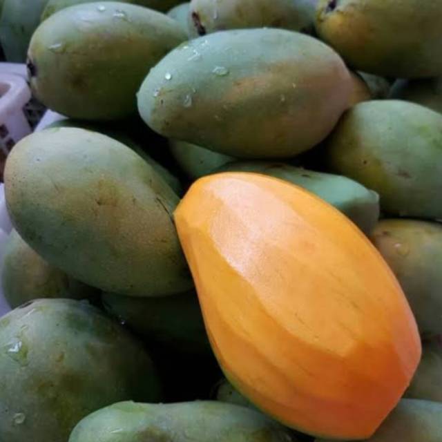 

Buah mangga harumanis super 500 gram