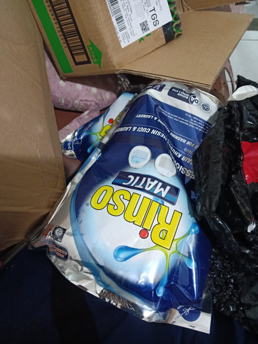 Rinso Matic + Molto Deterjen Cair Untuk Mesin Cuci Bukaan Depan 700ml