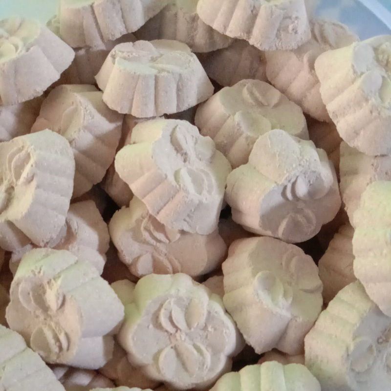 

kue tradisional Sabtu gaplek/ terbuat dari tepung singkong