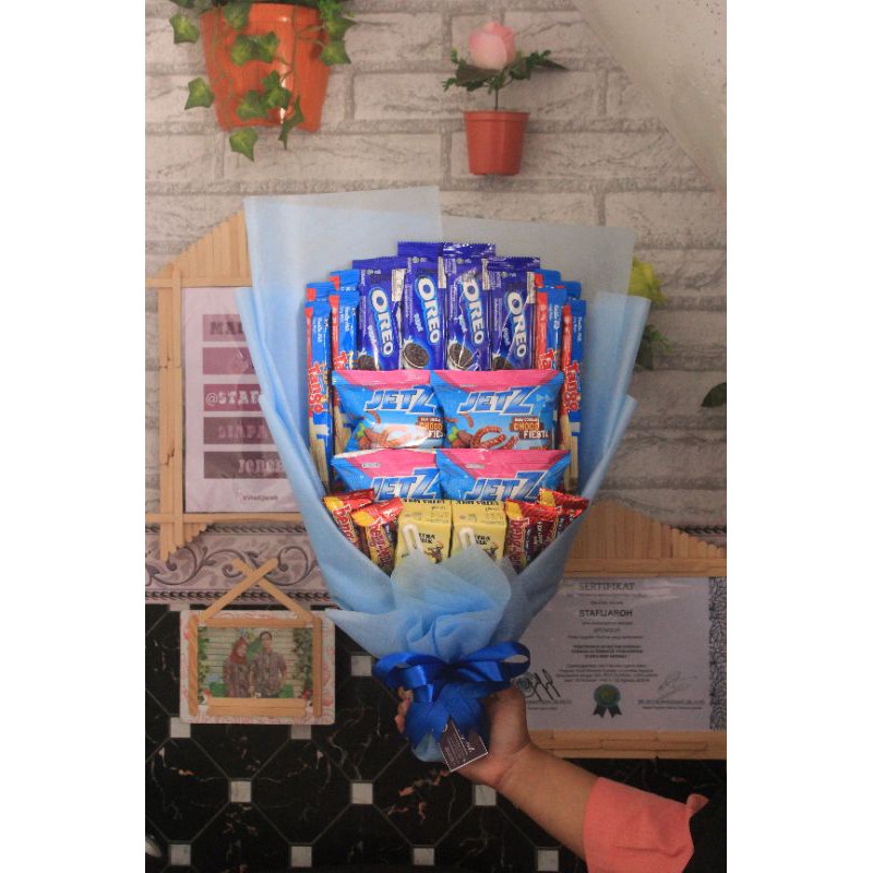 

Bucket Snack, Bucket Coklat, Kado Ulang Tahun, Kado Wisuda dll