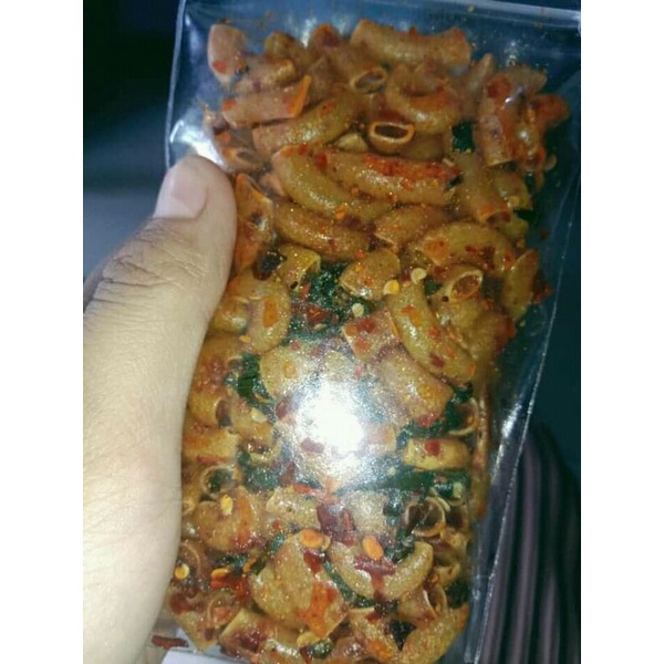 

makaroni pedas daun jeruk isi 100grm