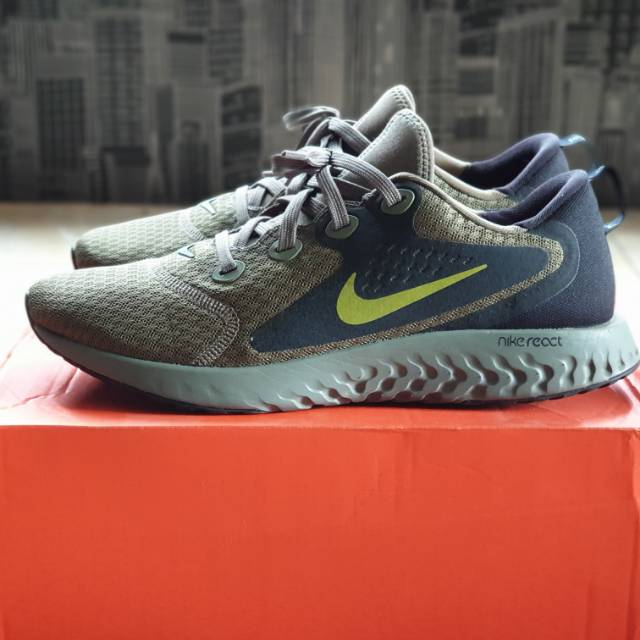 Nike legend react original (olive)