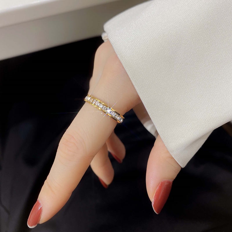 Cincin Bahan stainless steel Lapis Emas 18k Dengan Batu Kristal Untuk Wanita