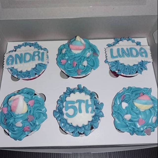 

Cupcake Buttercream custom tulisan ucapan nama