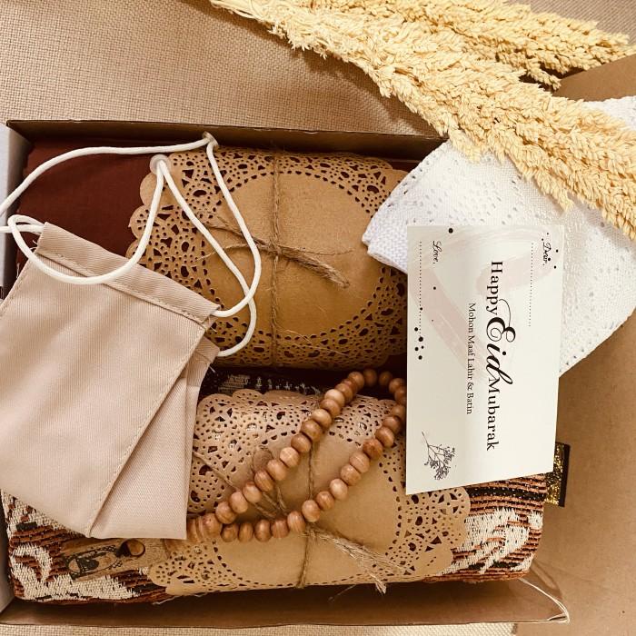 

Hampers | Hampers Sarung Premium Wadimor | Hampers Lebaran | Kado Cowok