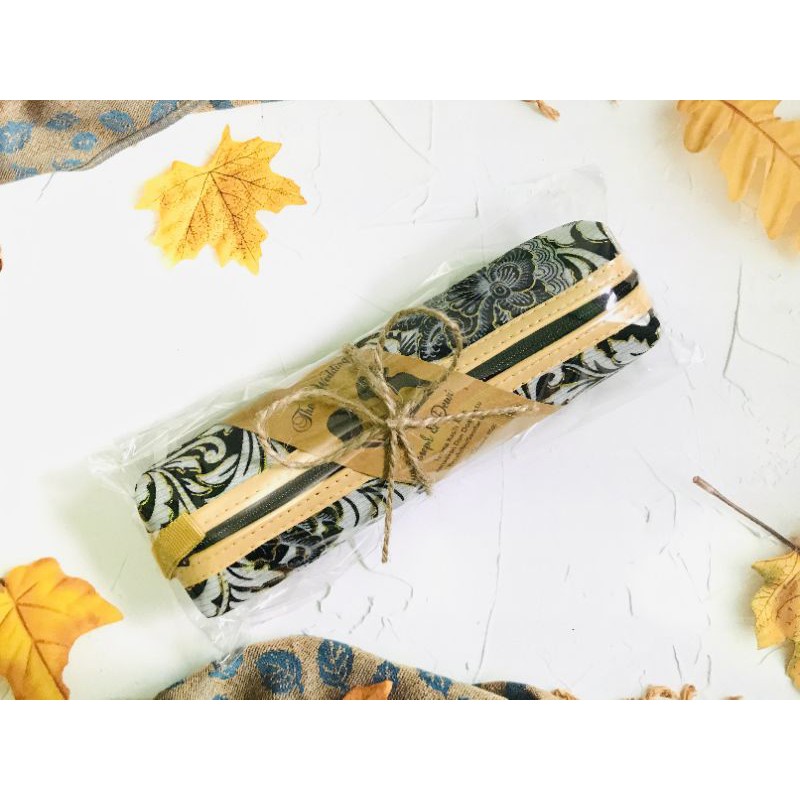 

Souvenir tempat pensil batik panjang 19,5cm